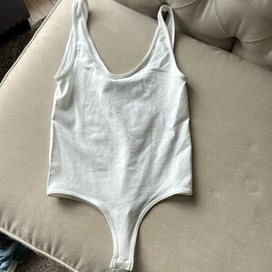 Seven sisters white scooped tank top body suit un S
